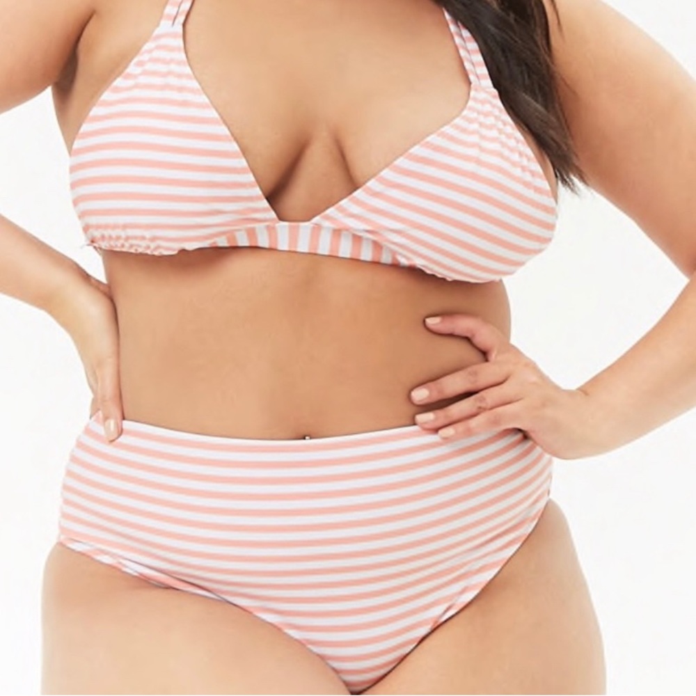 NEW Forever 21 Plus Size Bikini. Size 2X. Includes bikini top and bottom.